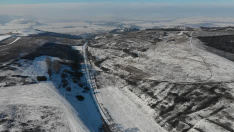 increíble paisaje aéreo del país de las maravillas del invierno. día nubloso