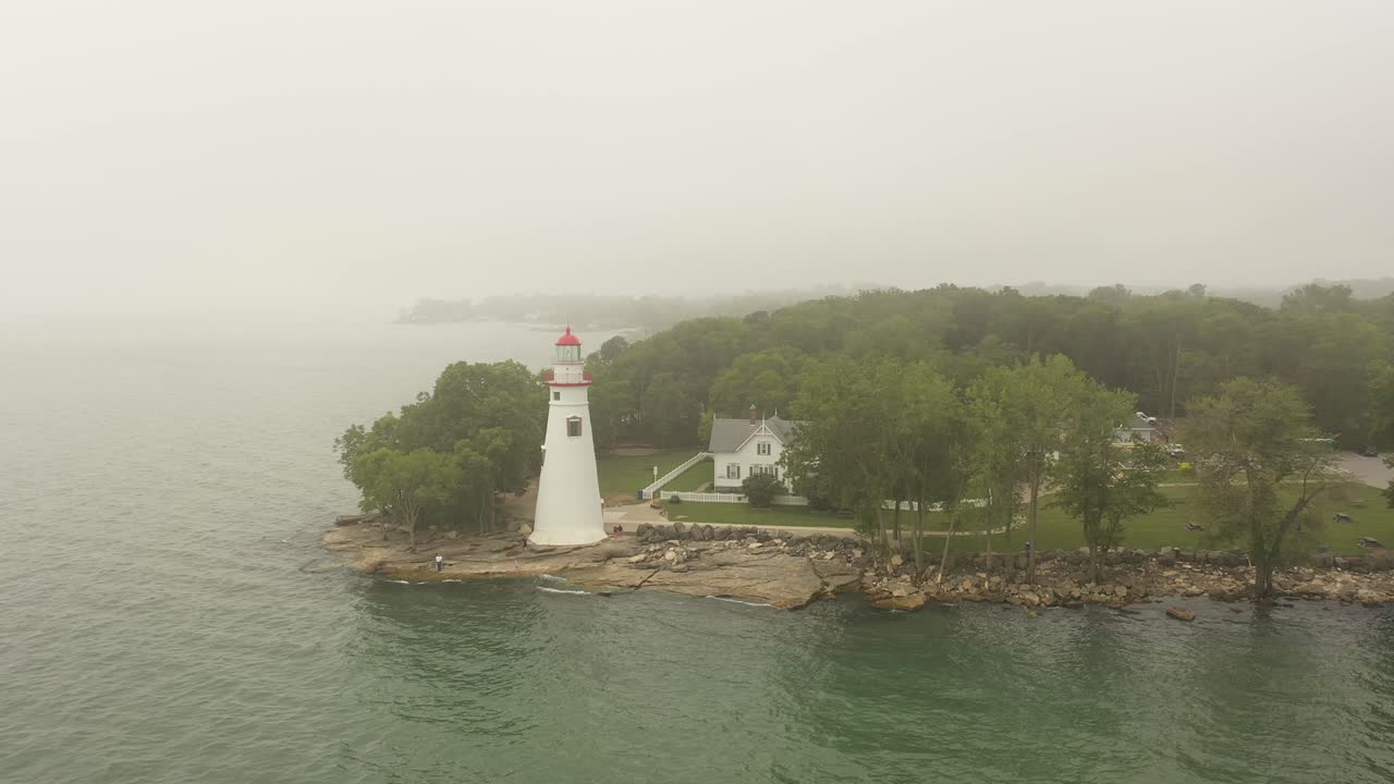 環形大理石頭燈塔空中 4k