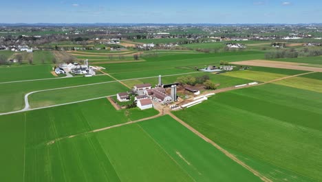 Aerial-shot-of-an-Amish-farm