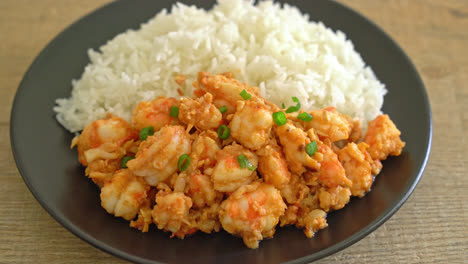 stir-fried shrimps with garlic and shrimps paste with rice