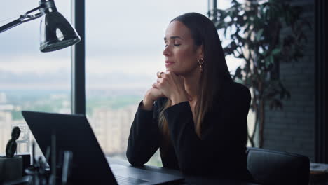 Businesswoman-sitting-at-workplace