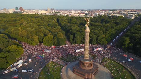 Loveparade-Berlin-2023-LKWs