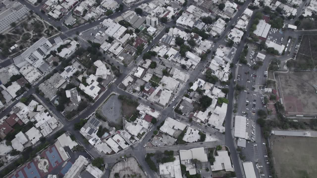 disparo de drones en un día nublado por la mañana en el cementerio de dolores en la ciudad de monterrey, méxico-1