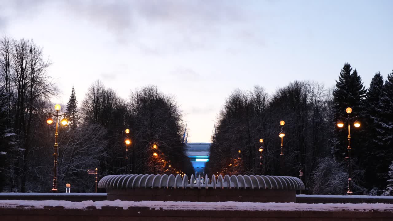 저녁에 겨울 공원