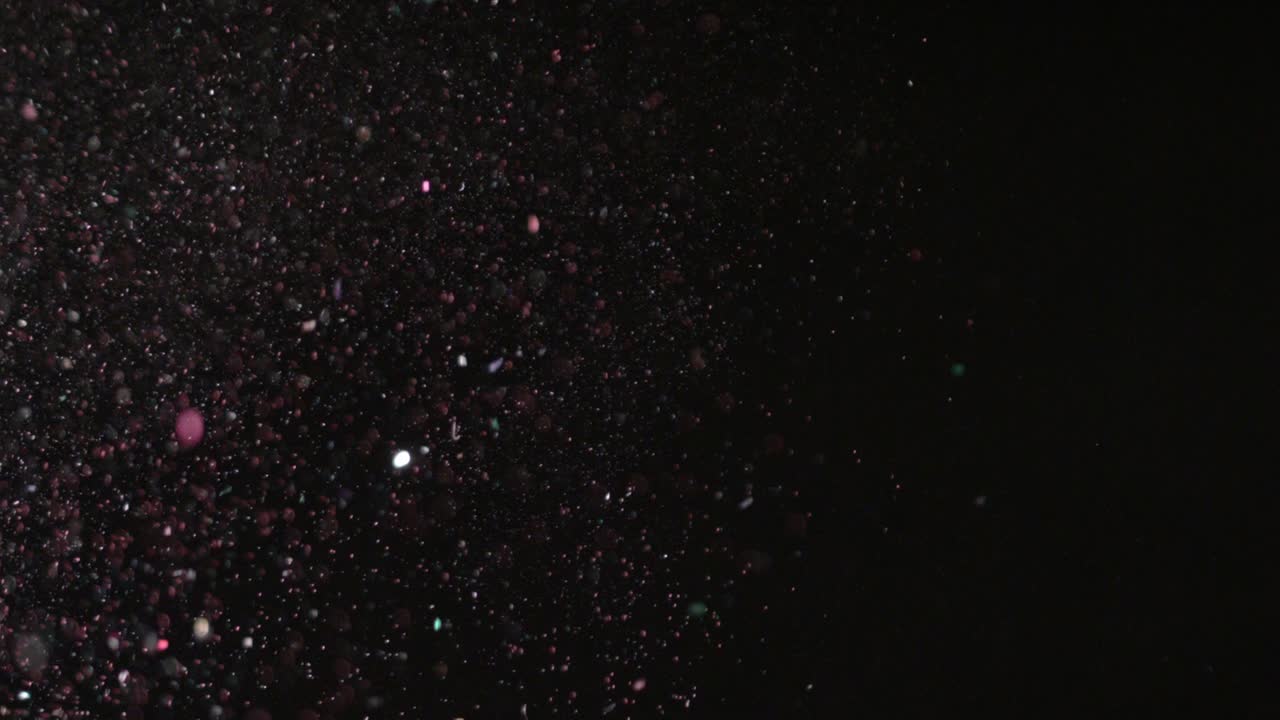 brillo realista explotando sobre un fondo negro