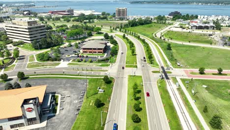 Lakeshore-Drive-traffic-during-summertime