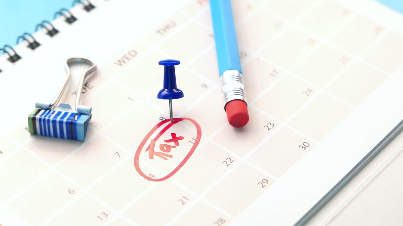 세금 날 기념일 (tax day reminder on calendar)