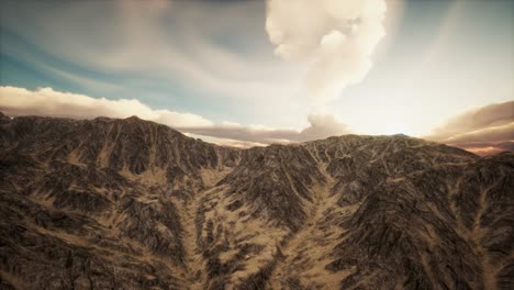 sun rays against the backdrop of the mountains