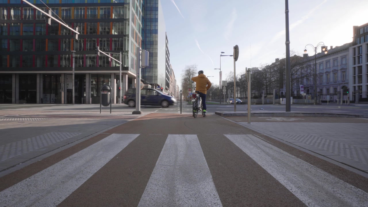 Corona hits also the capital of Belgium, Brussels. The busy roads of Arts-Loi (Kunst-Wet) are very calm.