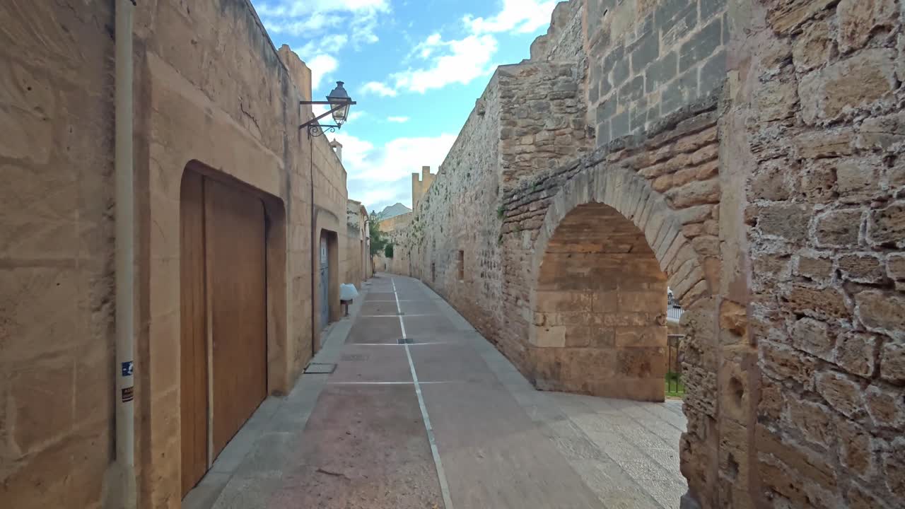 Via di Alcudia accanto alle sue mura