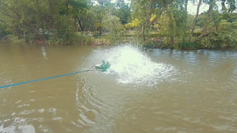 Blick-Auf-Die-Wasserräder-Im-Park