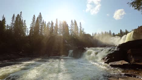 Zeitlupenvideo-Der-Wasserfall-Ristafallet-Im-Westlichen-Teil-Von-Jämtland-Gilt-Als-Einer-Der-Schönsten-Wasserfälle-Schwedens.