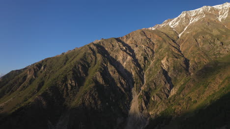 Drohnenaufnahme-Des-Sonnenuntergangs-Am-Nanga-Parbat,-Feenwiesen-Pakistan,-Hochgebirge,-Filmische-Luftaufnahme