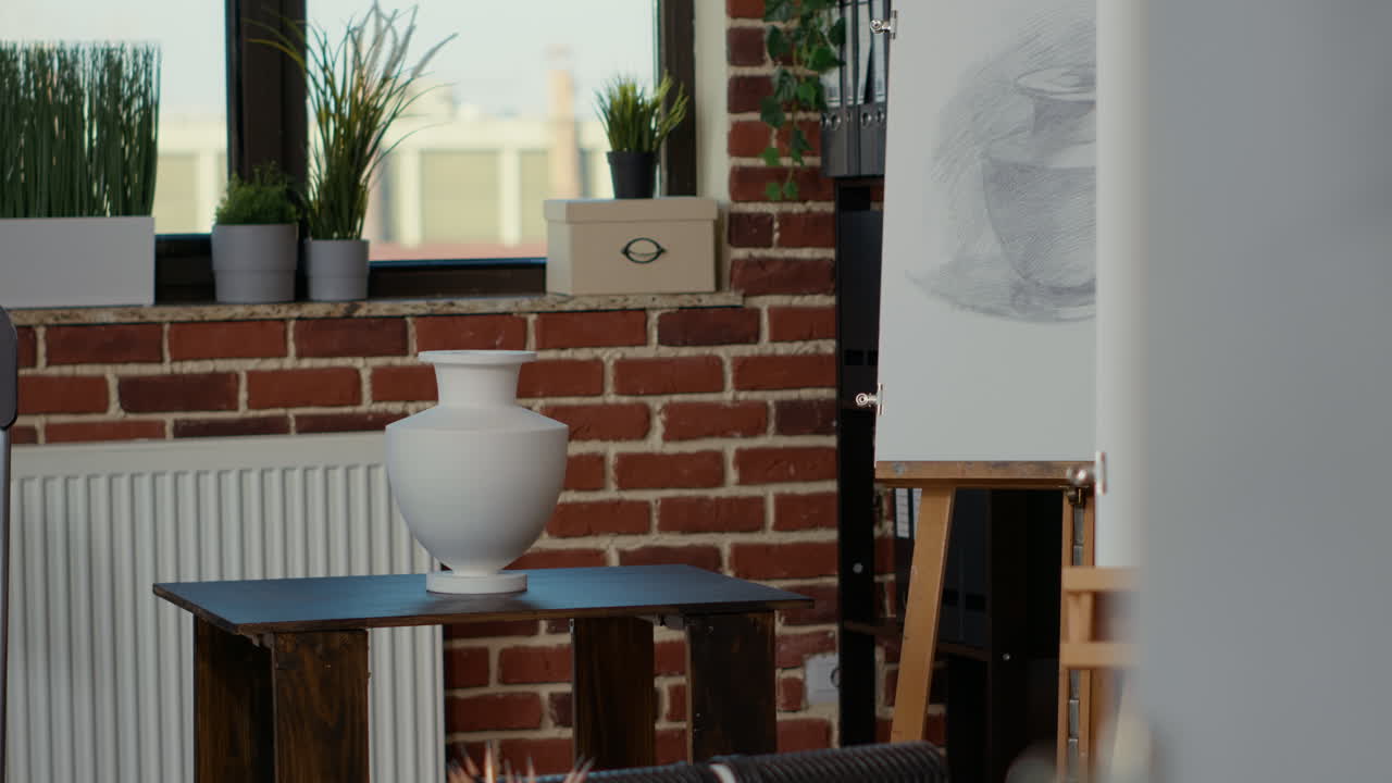 No people in workshop used to attend art class lesson