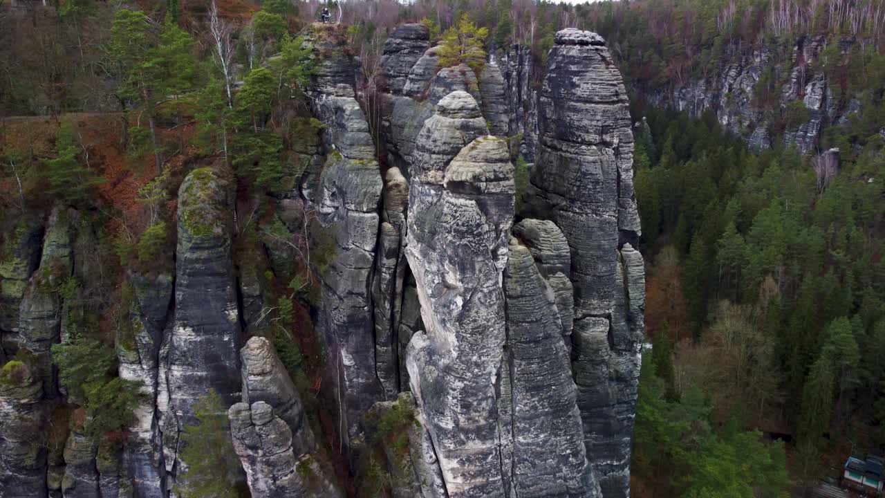 puente de bastei formaciones rocosas naturales de piedra arenisca en sajonia, alemania