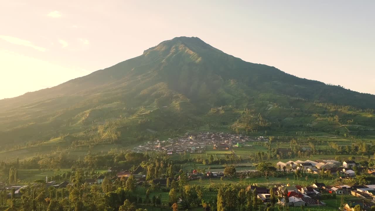 monte sumbing com vista rural, paisagem e plantações de tabaco