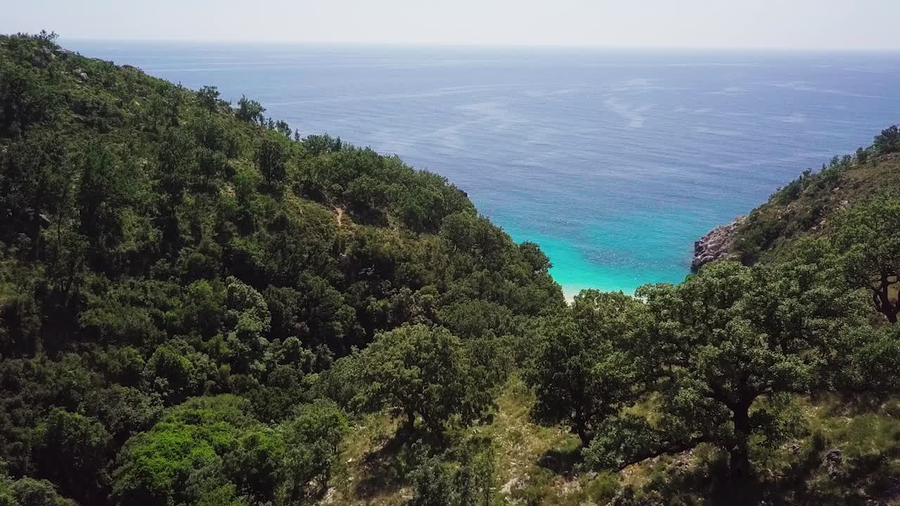 la hermosa bahía de san andreas en la costa jónica del sur de albania, europa