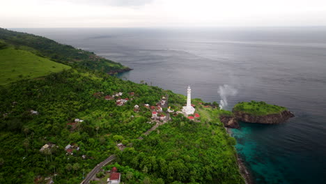 Valley-landmark,-tropical-Asian-paradise-destination,-lighthouse-building