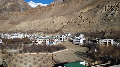 Imágenes-Aéreas-De-La-Aldea-Tabo-En-El-Valle-De-Spiti-Himachal-Pradesh-India-Destino-De-Vacaciones-De-Viaje