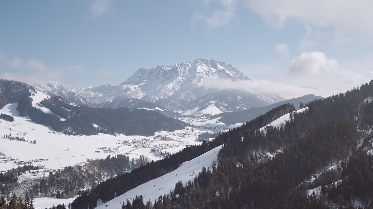 Pegunungan Bersalju di Pegunungan Alpen Austria