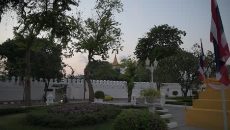 un videoclip de 4k del monte dorado tomado de loha prasat, bangkok, tailandia