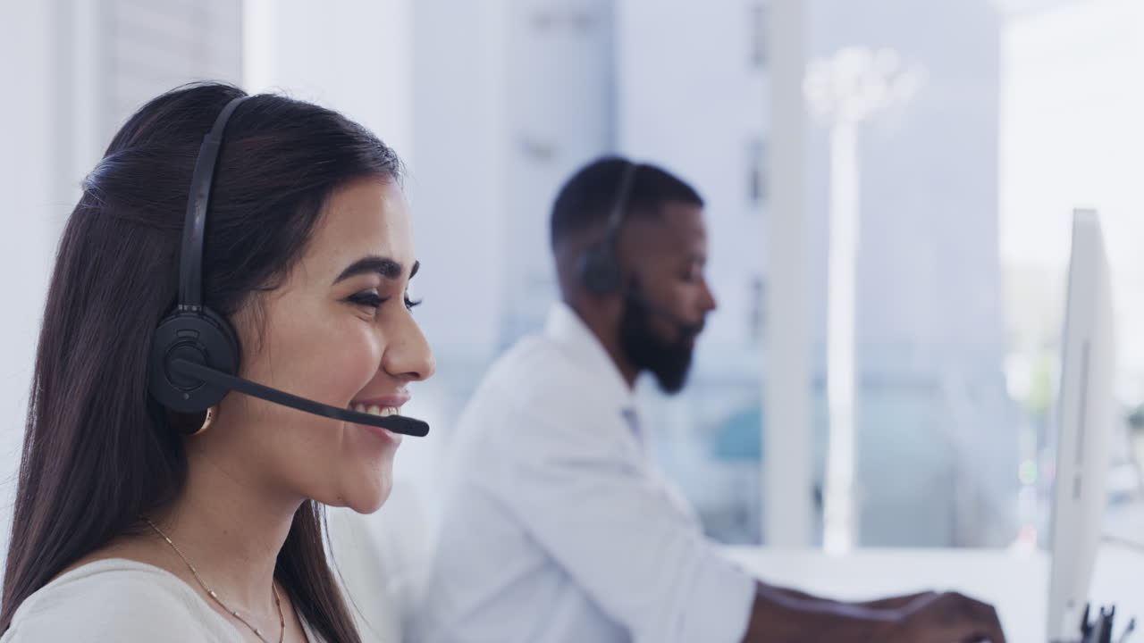 equipo de servicio al cliente en el trabajo