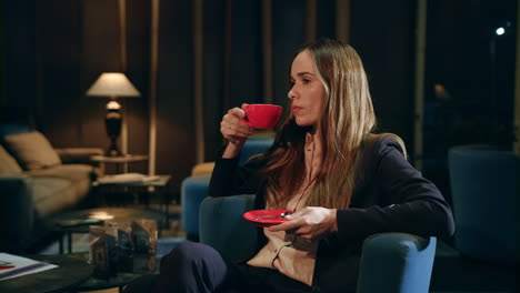 business woman drinking coffee at hotel lounge. businesswoman relaxing