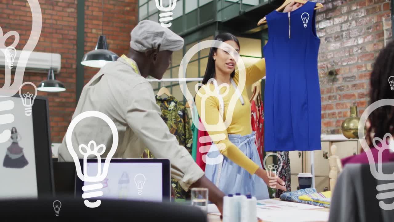 사무실에서 다양한 사업가들에 대한 전구 아이콘의 애니메이션