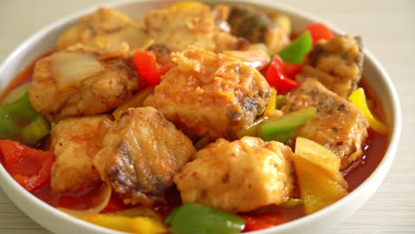 fish-stew-with-tomato-and-pepper-on-plate