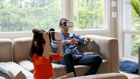 padre e hija usando auriculares de realidad virtual 4k