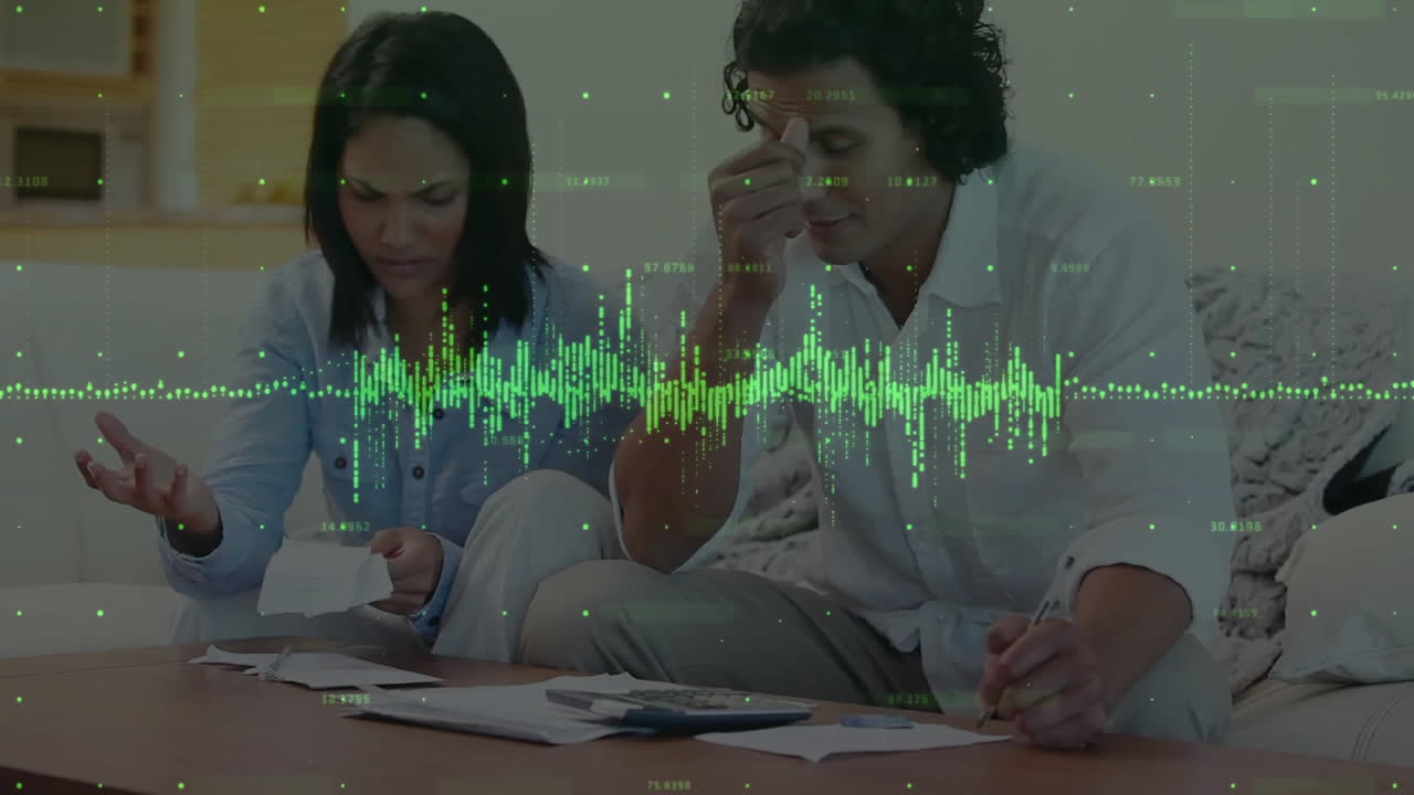 analizando documentos financieros, pareja con animación de ondas de sonido sobre ellos