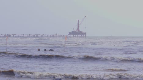 construction-in-middle-of-the-sea_carter-Road-Bandra