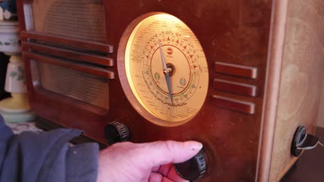 retro radio - search for a radio station
