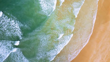 Great-Ocean-Road-beach-waves-near-Twelve-Apostles