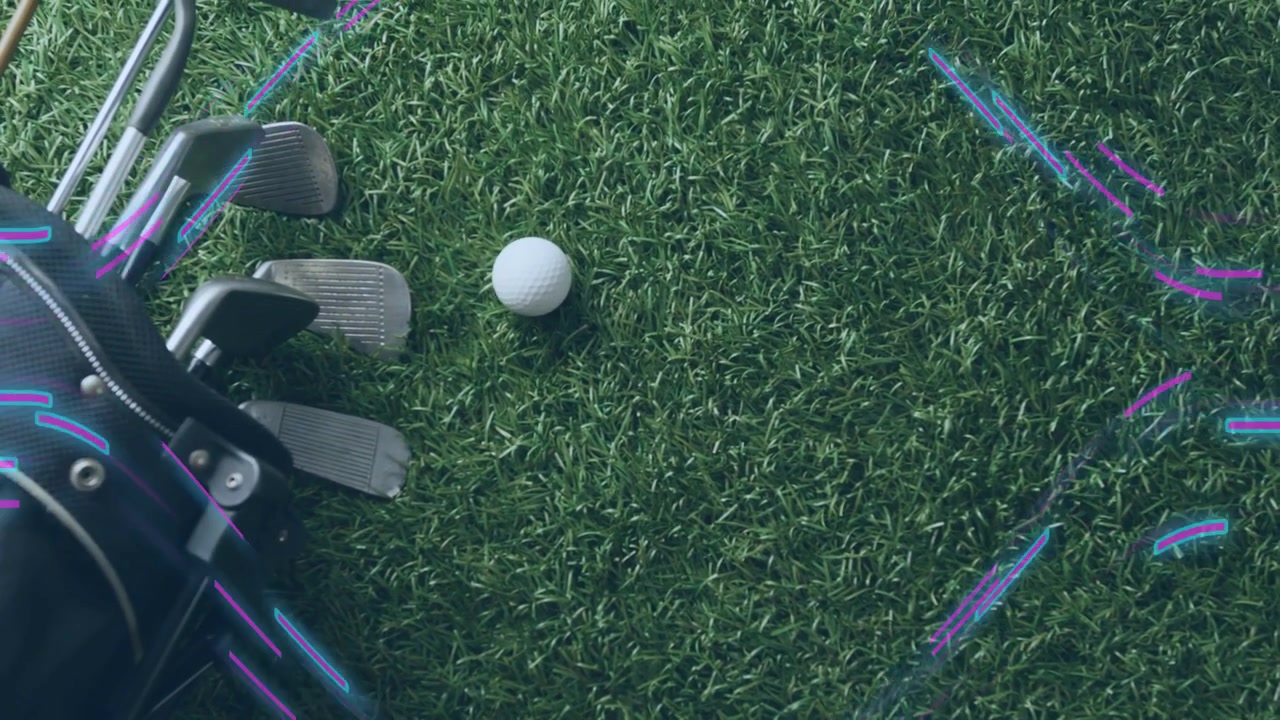 Telecamera che si sposta a sinistra rivelando mazze da golf, mentre una palla con effetto glitch neon scorre rimanendo centrata per mostrare l'attrezzatura.