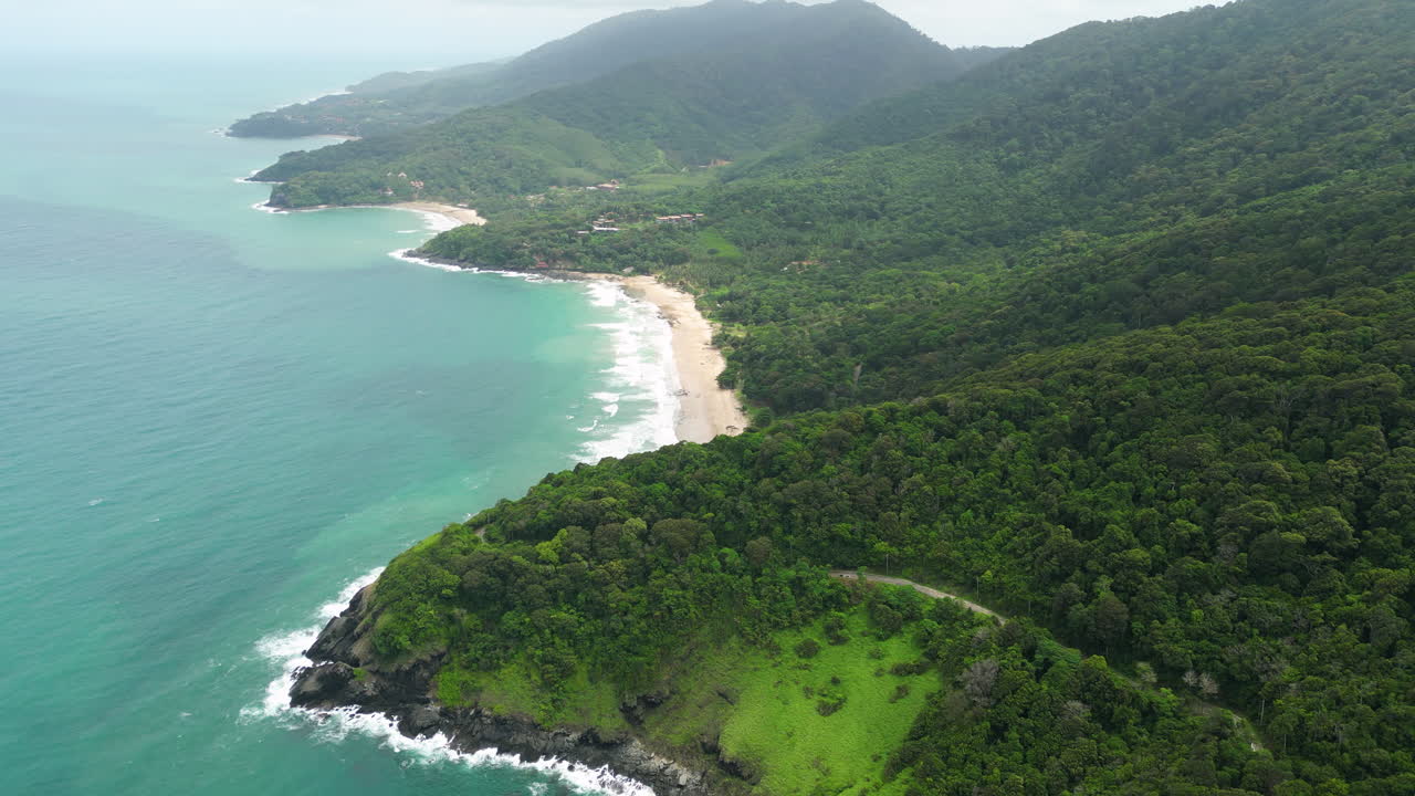circulación aérea en la playa de bambú, distrito de ko lanta, tailandia