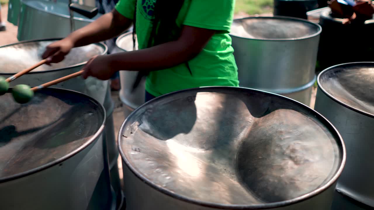 Esibizione di musica steelpan