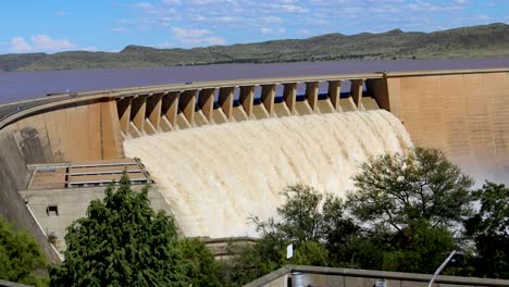 Resevoir-spillway-overflowing-with-water-4K-30fps-Tripod-shot