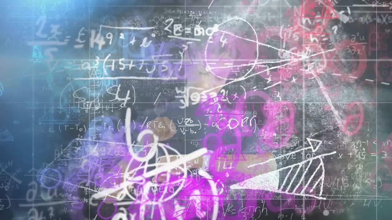 animación de ecuaciones matemáticas sobre una mujer caucásica comprobando un reloj inteligente.