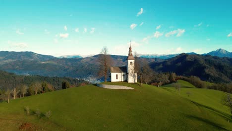 las imágenes aéreas de drones 4k muestran la iglesia de st.