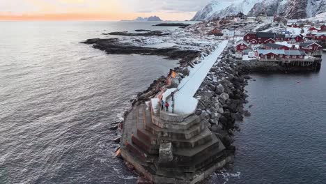 Vista-Aérea-Del-Hermoso-Paisaje-De-Las-Islas-Lofoten-Durante-El-Invierno