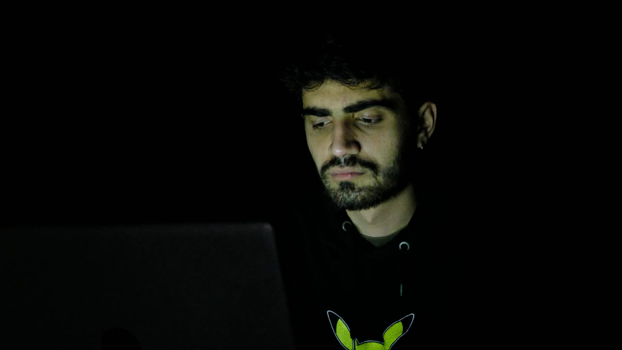 la noche del hombre de la computadora