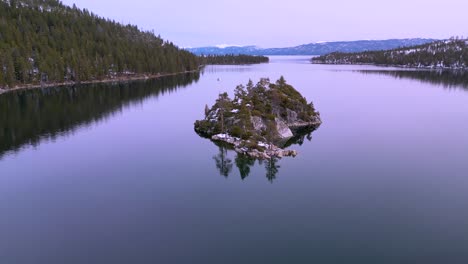 Órbita-Aérea-De-La-Isla-Fannette,-Emerald-Bay,-Lake-Tahoe,-California