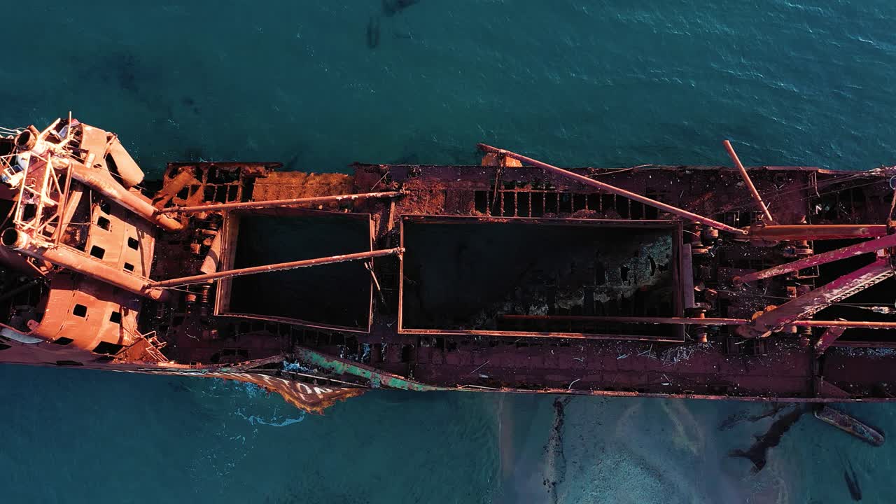 gythio 근처의 dimitrios 선박 잔해