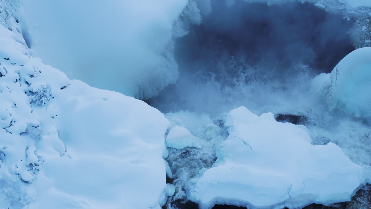 Cascata di ghiaccio vicino ad Åre, Svezia.