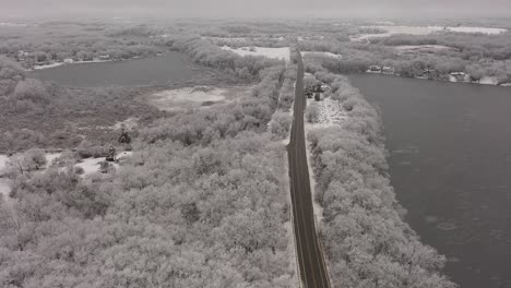 Winter-road-and-two-lakes