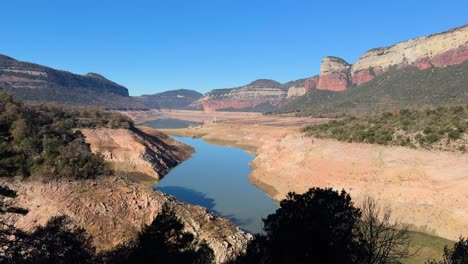 Pantano,-Embalse-De-Sau-En-Barcelona,-Sequía-Extrema-En-España-Europa,-Sin-Agua