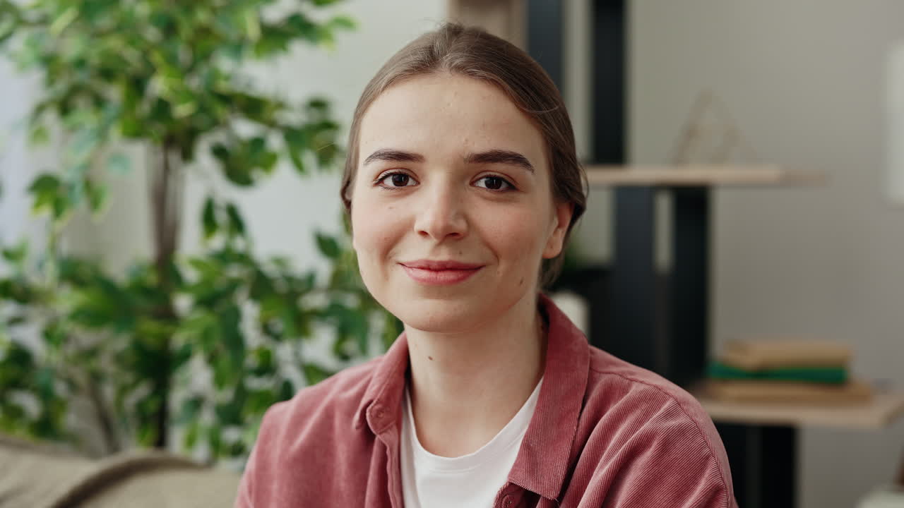 retrato de una joven sonriente