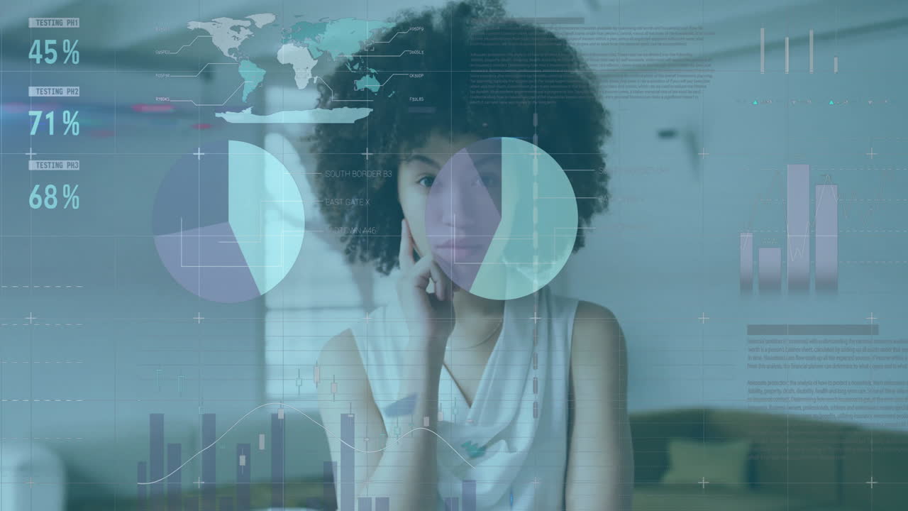 animación del procesamiento de datos financieros sobre una mujer de negocios biracial en la oficina