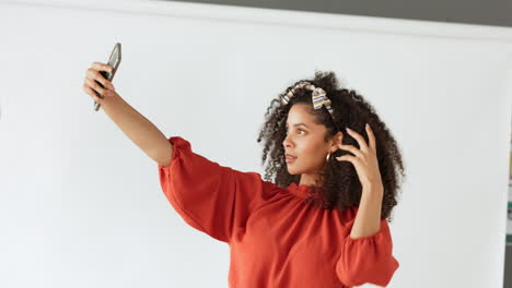 Social-Media-Influencer-Selfie-Beim-Fotoshooting